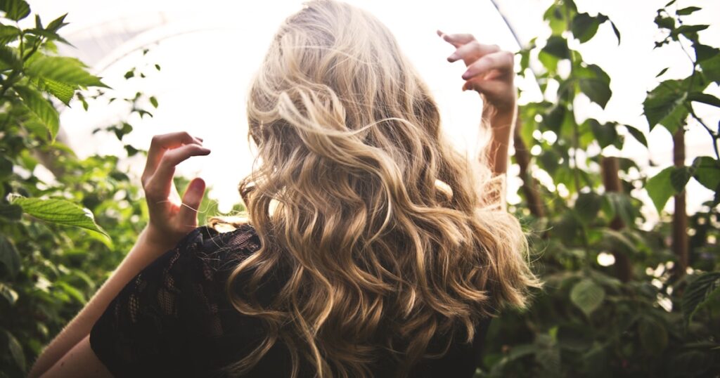 Suplementos de biotina para fortalecer el cabello